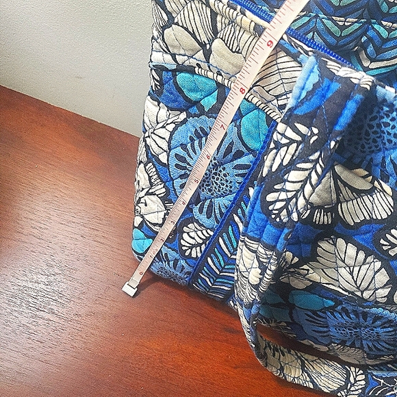 Vera Bradley Tote - Picture 6 of 6